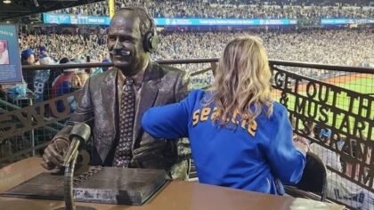 'Baseball brings us together': Dave Niehaus' daughter recalls Polanco's crucial hit next to her dad's statue