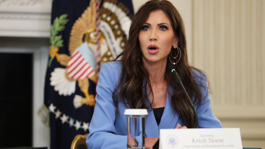 airport PSA blaming democrats government shutdown...