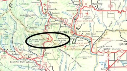 Labor Mountain fire closes Blewett Pass, triggers evacuations